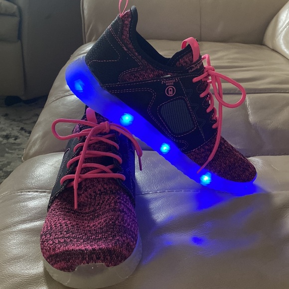 Flashlights Chargeable Light Sneaker Shoes. Works great. Like new. Size 5 - Picture 4 of 9